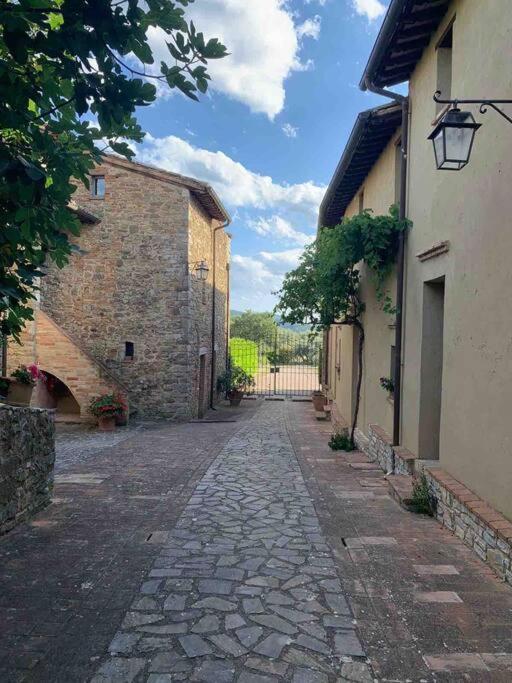 Medieval Tower In Umbria With Swimming Pool Montelagello Exterior foto